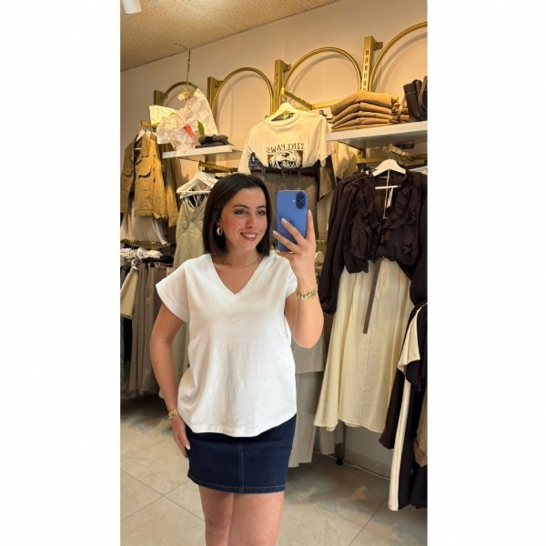 V Yaka Basic Beyaz Tişört