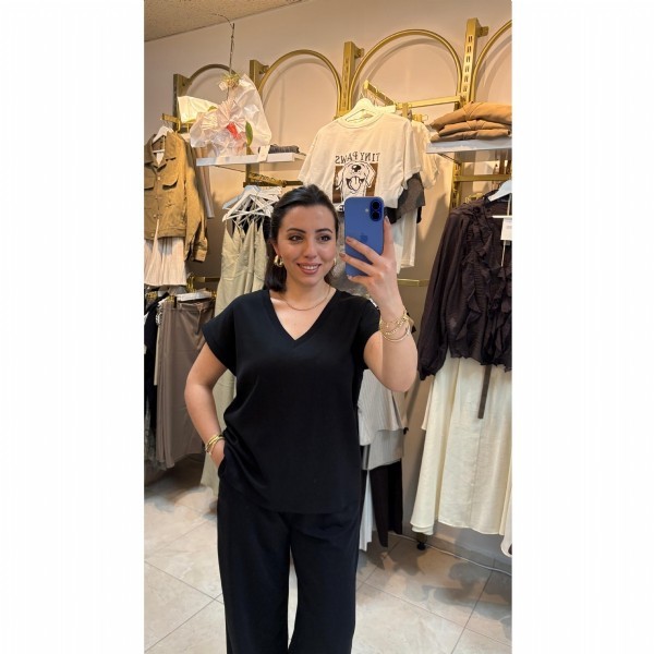 V Yaka Basic Siyah Tişört